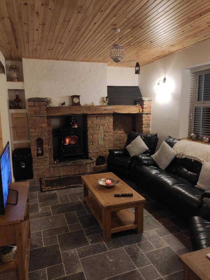 White Barn Cottage คลอนมานี ภายนอก รูปภาพ